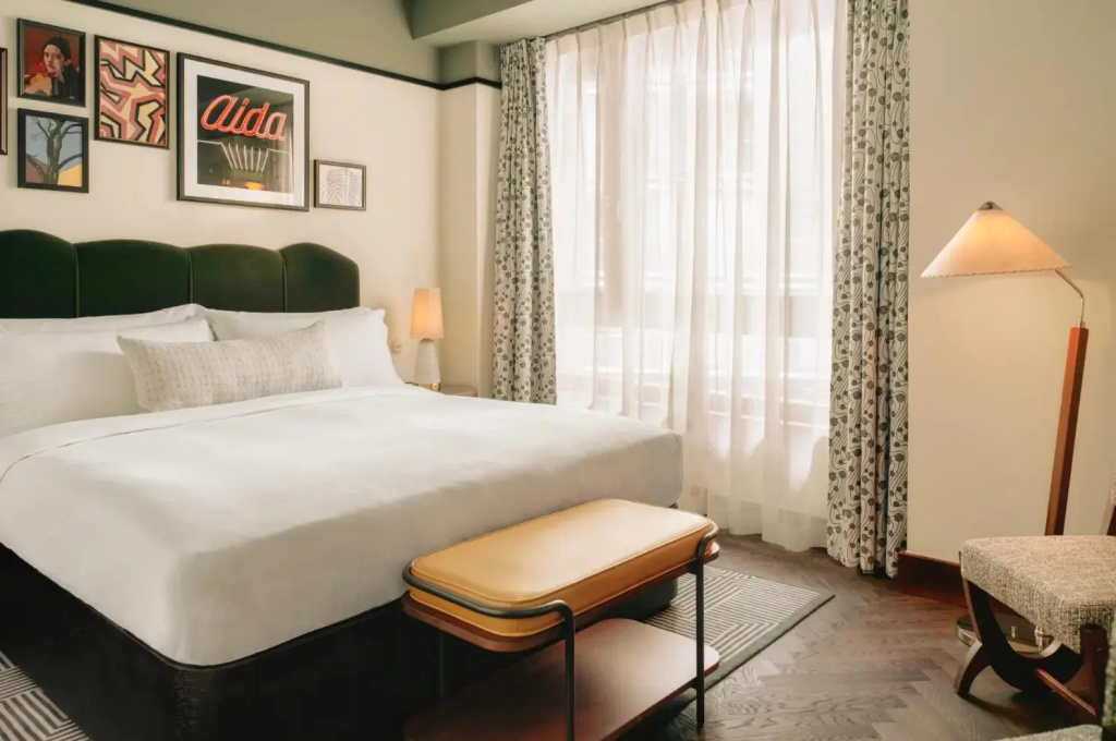 Snug Double (full double bed) (queen size bed)