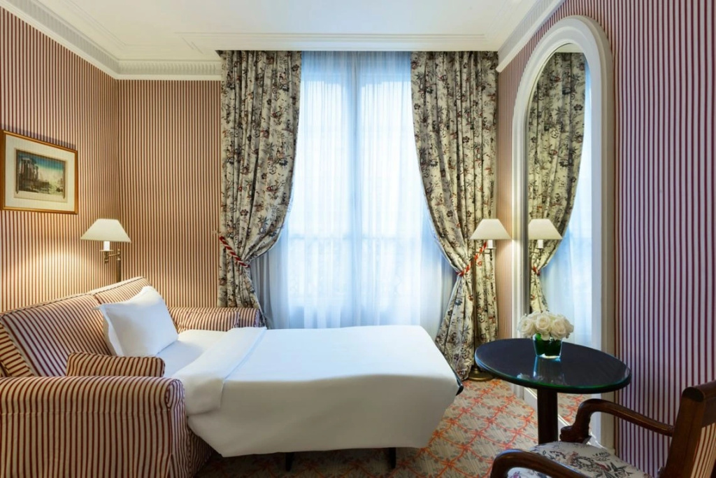 Le Dokhan’s Paris Arc de Triomphe, a Tribute Portfolio Hotel 61