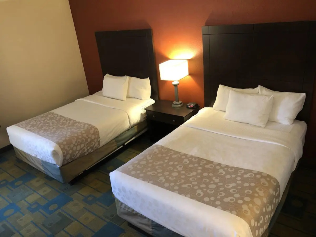 Standard Quadruple room with city view