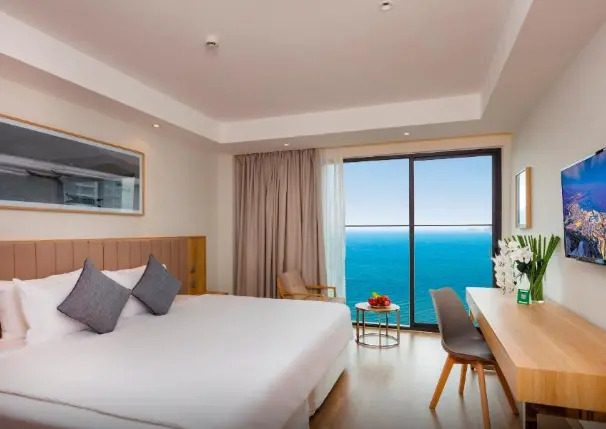 Двухместный номер Premium с видом на океан двуспальная кровать в Nagar Hotel Nha Trang