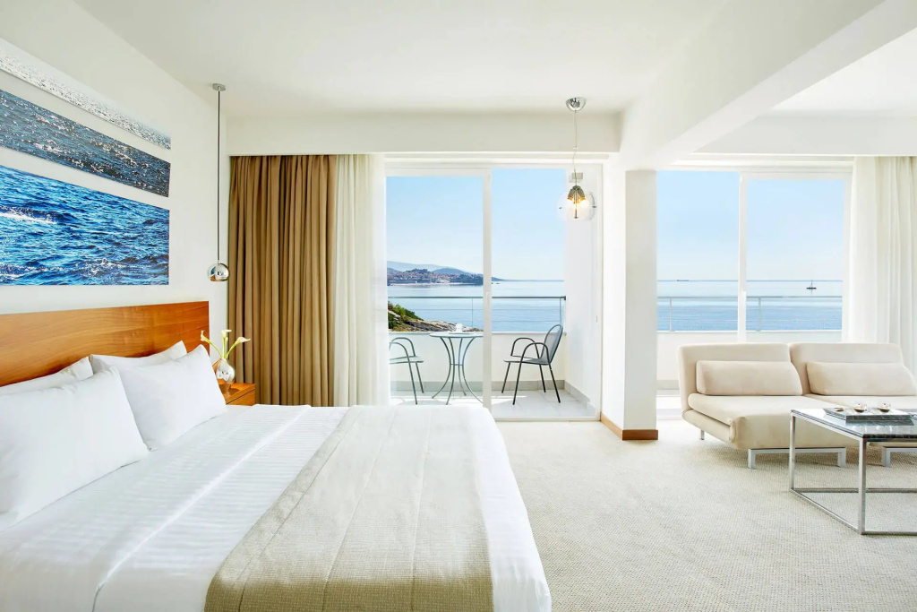 Executive Double Suite with balcony and with sea view (full double bed)