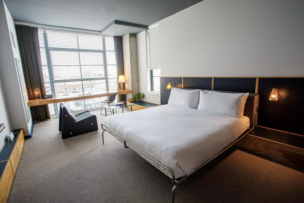 Executive Accessible Double room (full double bed)