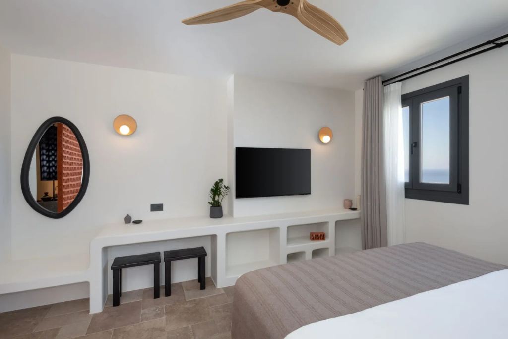 Deluxe Double room (full double bed)