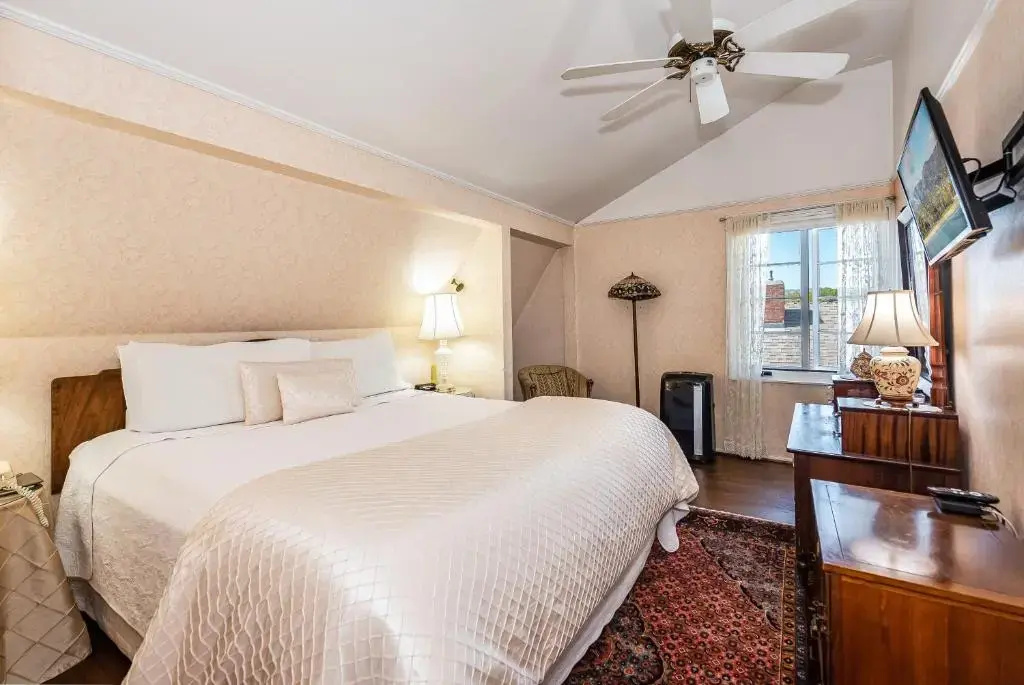 Summer Double room (full double bed)