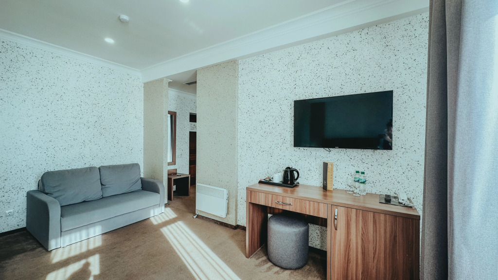 Двухместный полулюкс с видом на море двуспальная кровать в Нарт