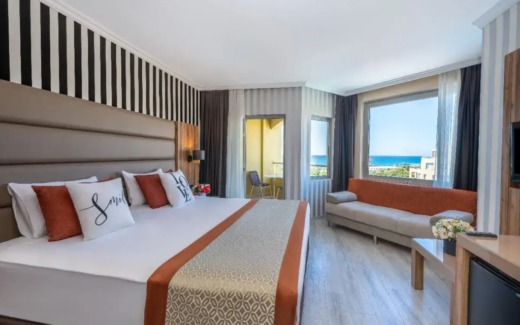 Standard Double room with sea view (full double bed)