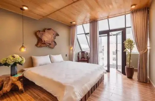 Deluxe Double Attic room with balcony (full double bed)