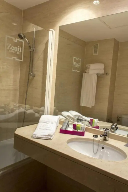 Hotel Zenit Malaga - Chambres
