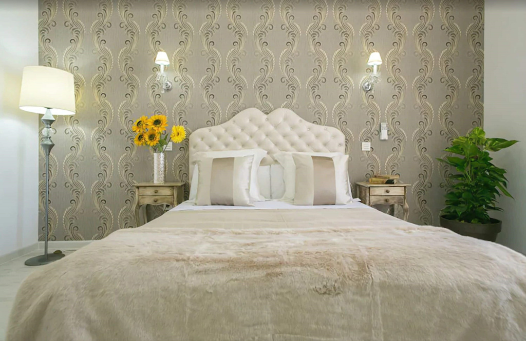 Double room with view (full double bed)