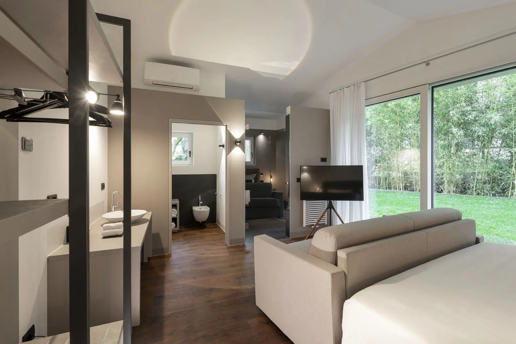 Superior Double room (full double bed)