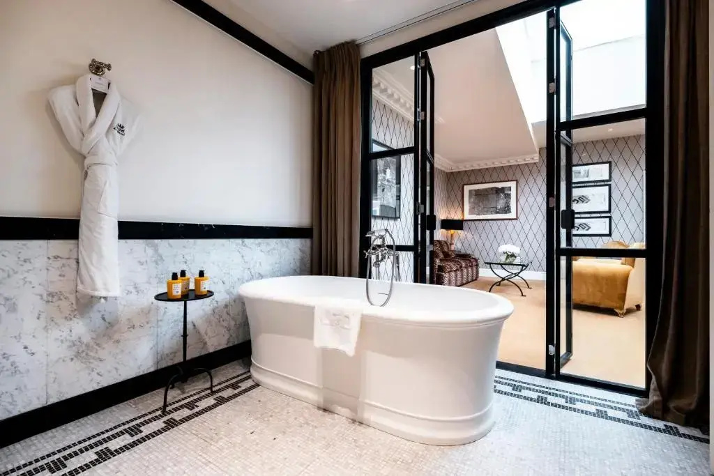 Hôtel de Berri Champs-Élysées, a Luxury Collection Hotel 17