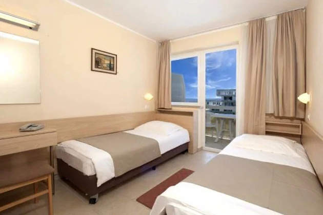 Classic Double room with balcony and sea side (twin beds)