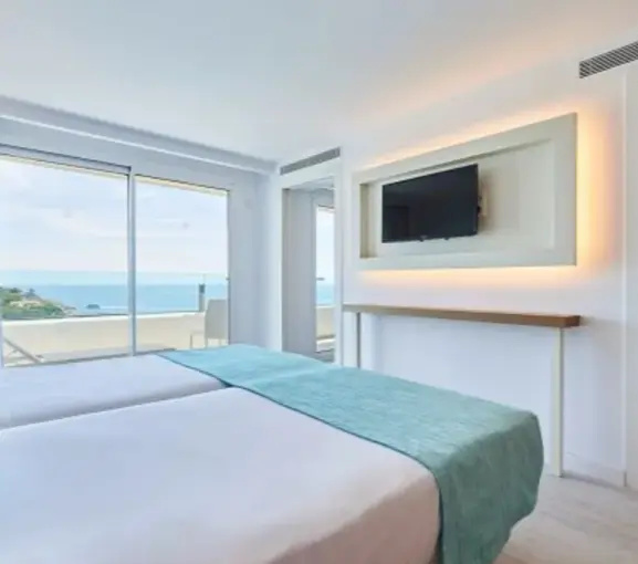 Double Junior Suite seafront (twin beds)