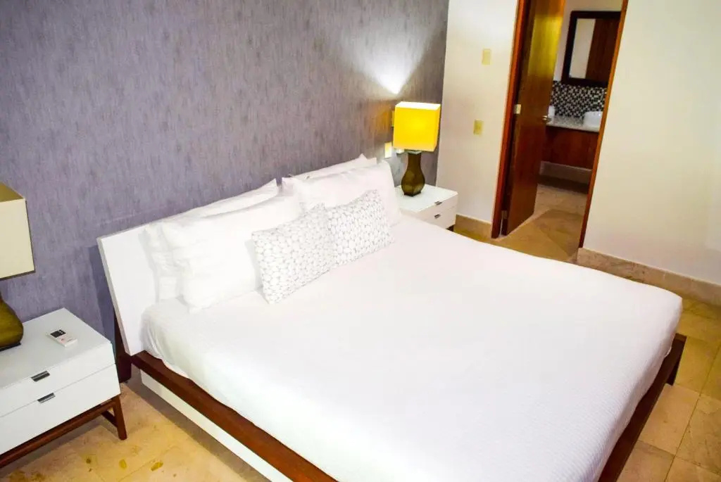 Deluxe Sextuple Family room
