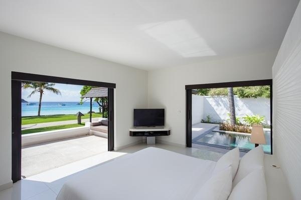 Grand Double Deluxe Pool Villa beachfront (full double bed)