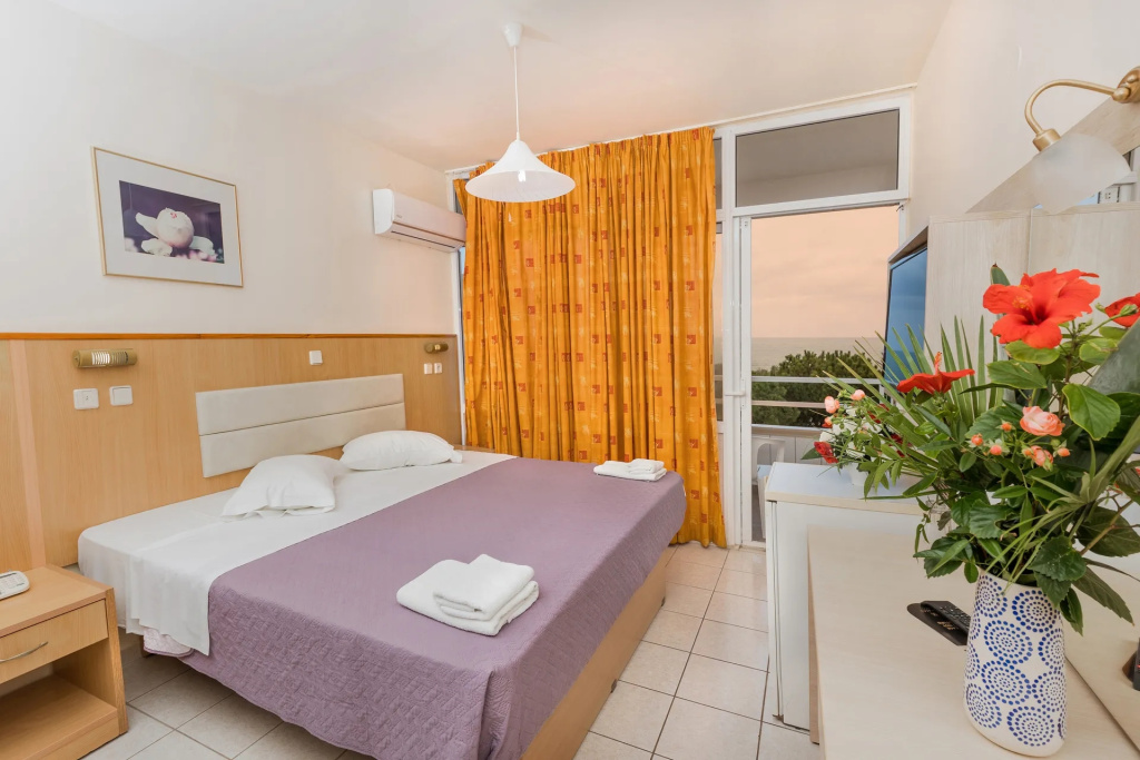 Eri Beach Hotel - Chambres