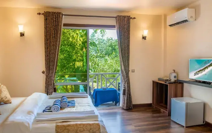 Deluxe Double Suite (full double bed)
