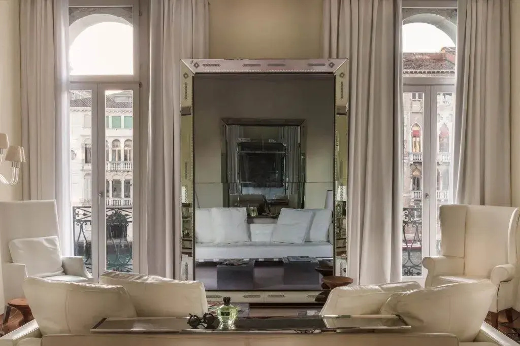Signature Grand Canal Double Suite (full double bed)