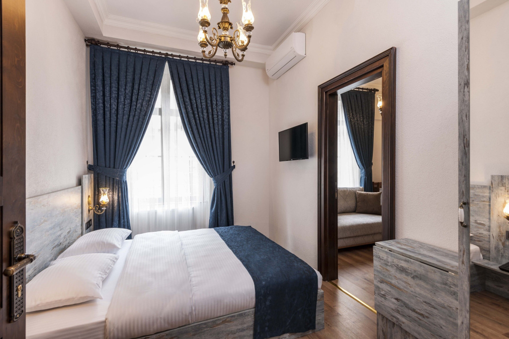 Double Junior Suite (full double bed)
