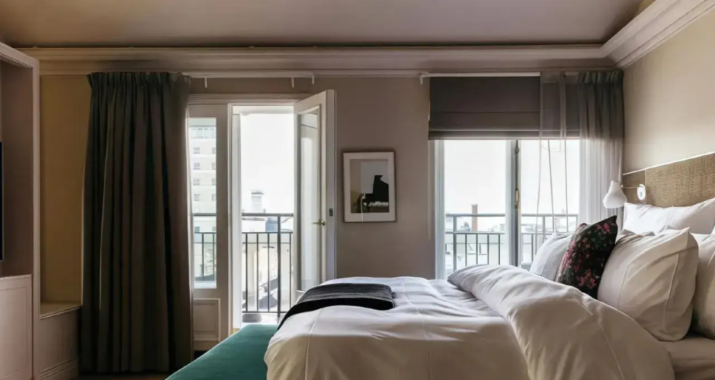 Coupole Double Suite with balcony (full double bed)
