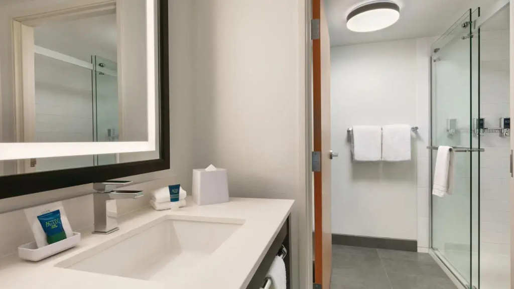 Four Points by Sheraton Raleigh Arena - Chambres