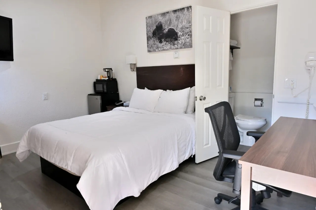 Economy Double room (full double bed)