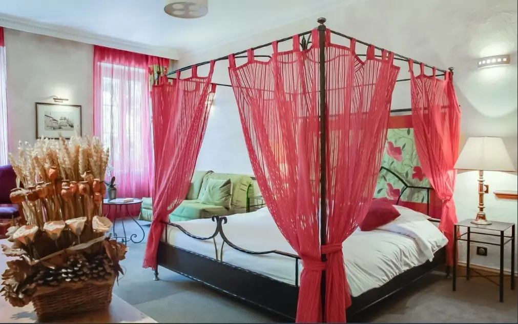 Double Junior Suite (full double bed)