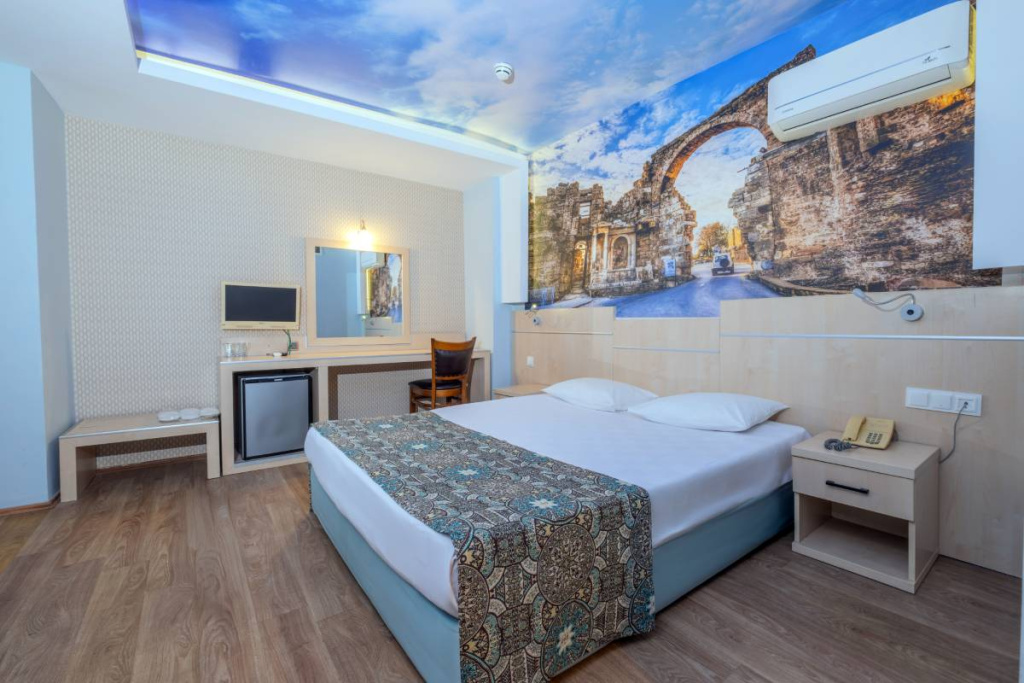 Economy with a window to the hallway Double room (full double bed)