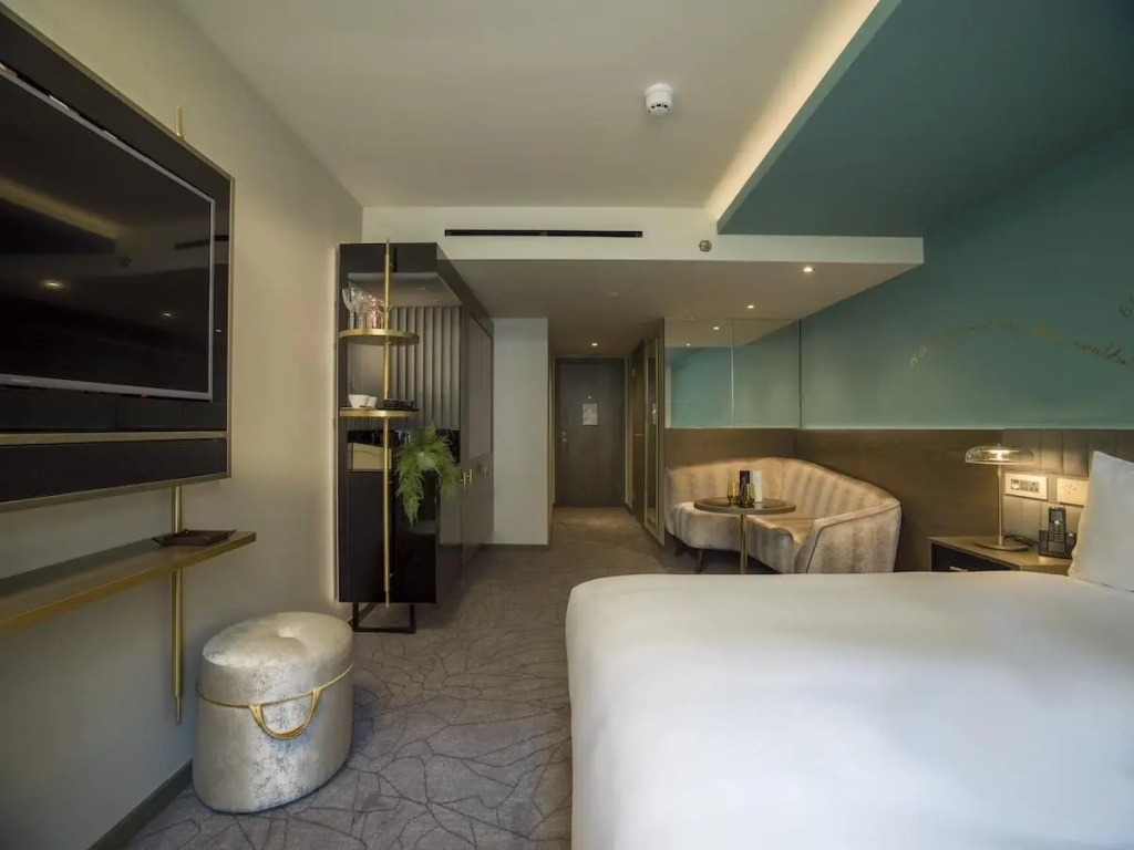 Urban Deluxe Double room (full double bed)