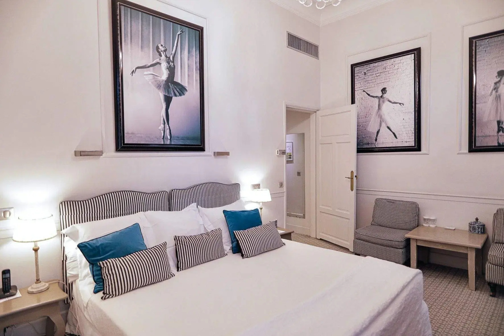 Classic Double room (full double bed)