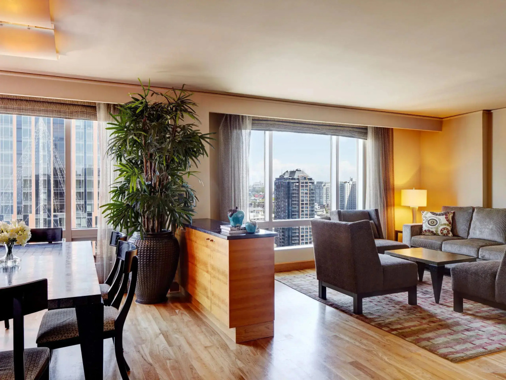 Carrara Double Suite with city view (full double bed)