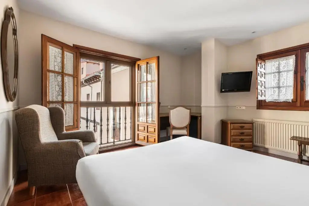 Cathedral view Double room (twin beds)