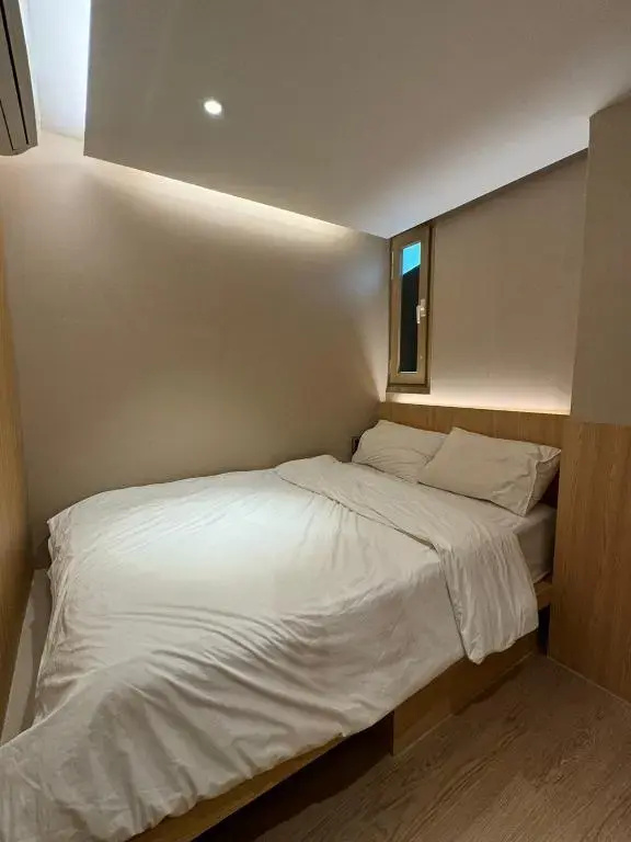 Double room (full double bed)