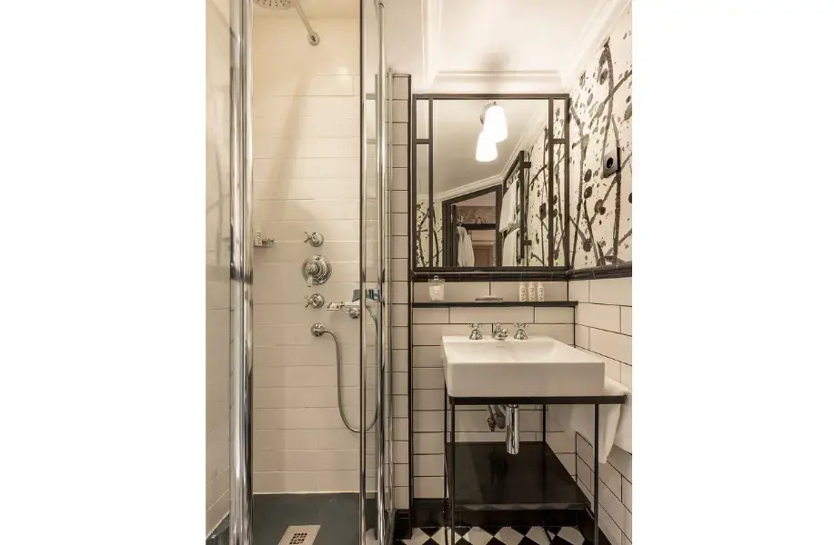 Classic Double room (full double bed)