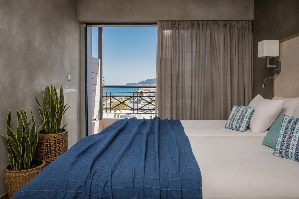 Double room with sea view (full double bed)
