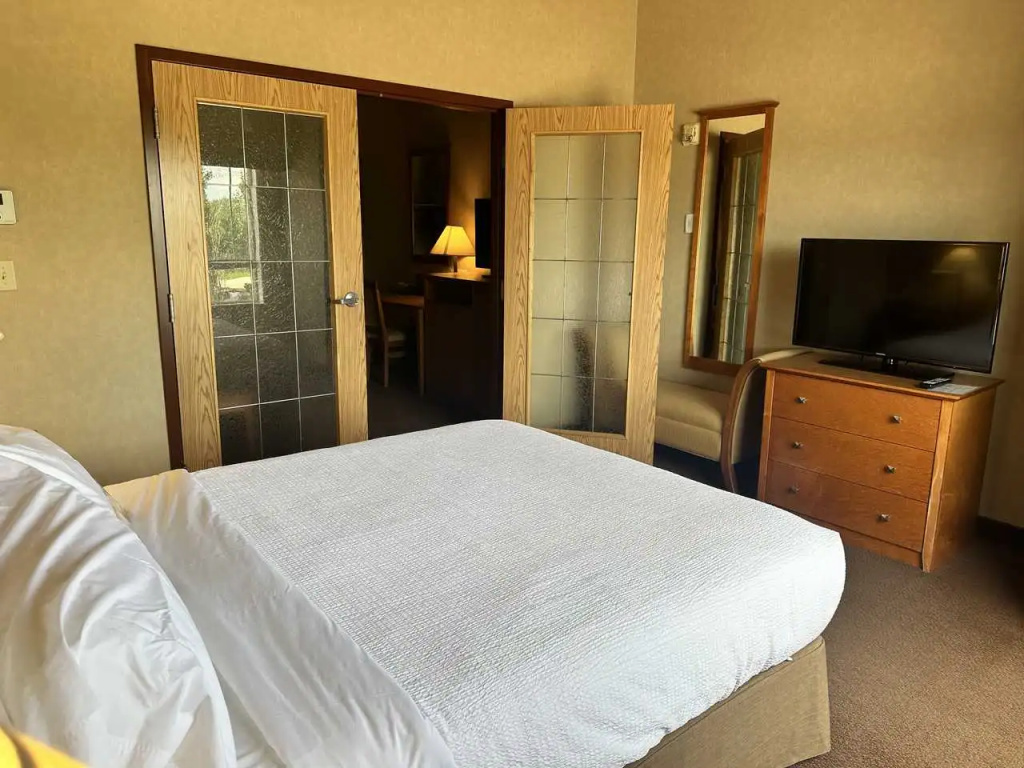 1 Bedroom Double Suite (full double bed)