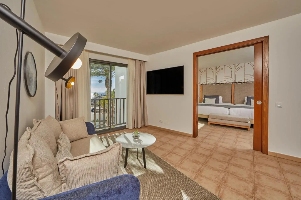 Double Preferred Club Suite oceanfront (twin beds)