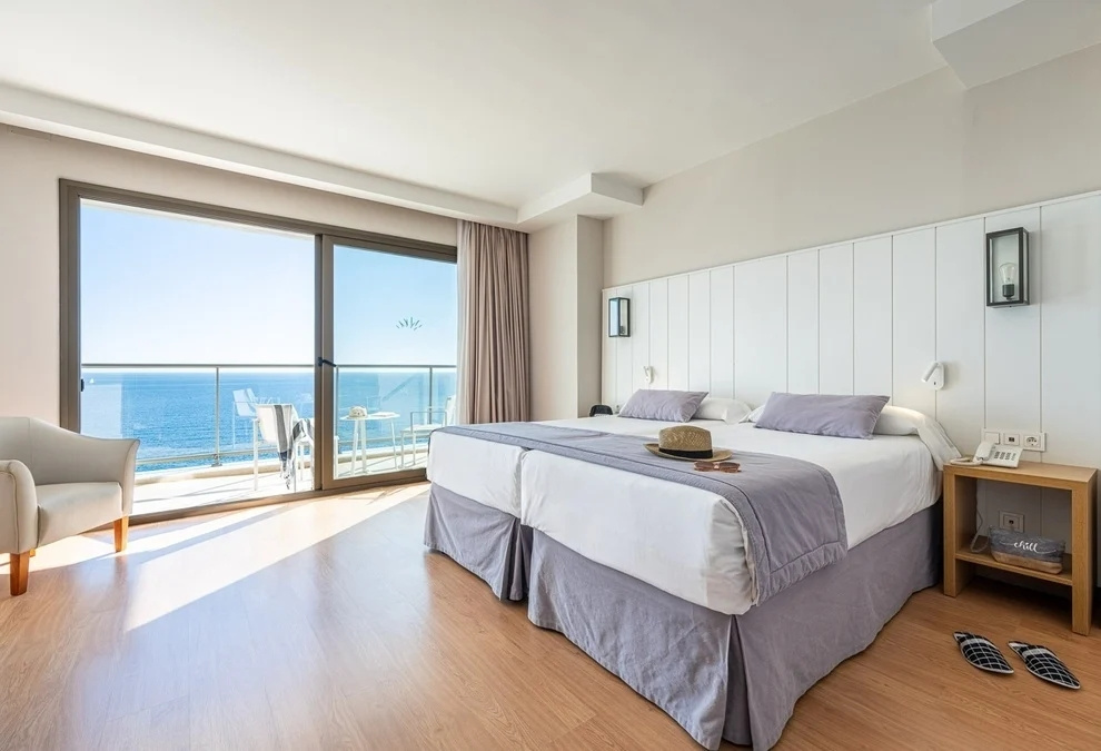 Superior Double room sea front view (twin beds)