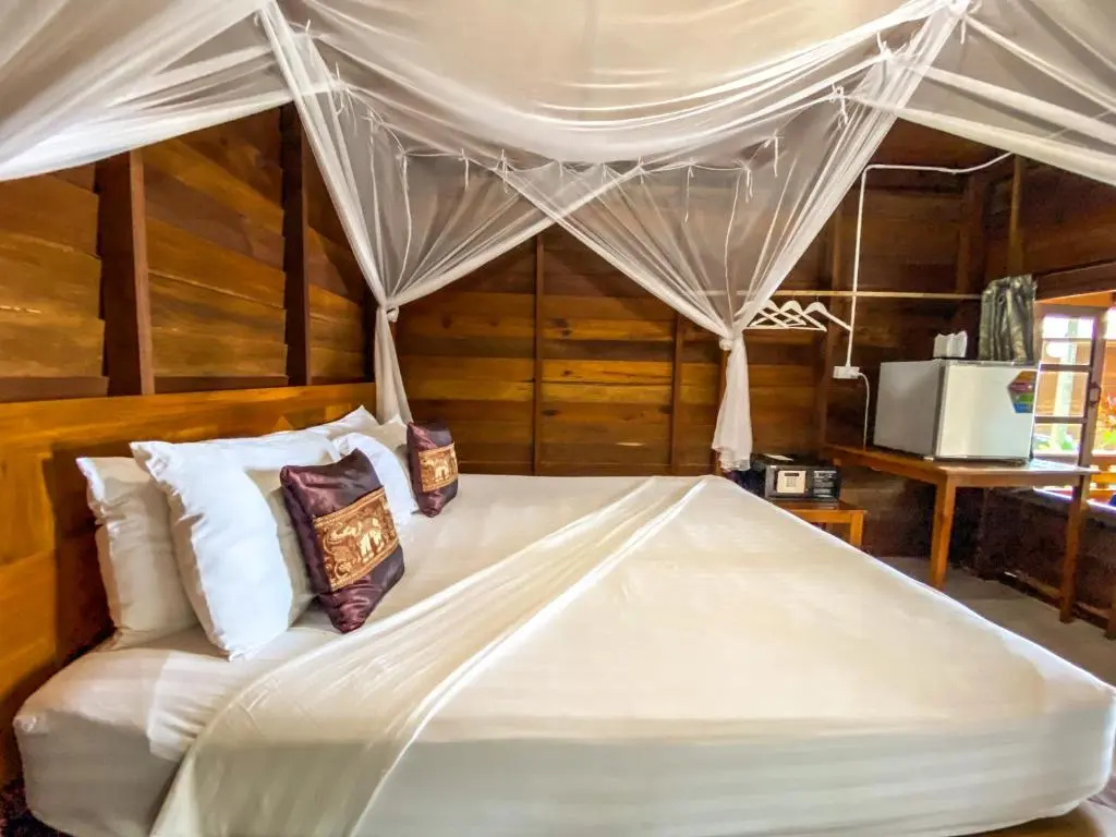 Deluxe Fan Double SeaBreeze Bungalow (full double bed)