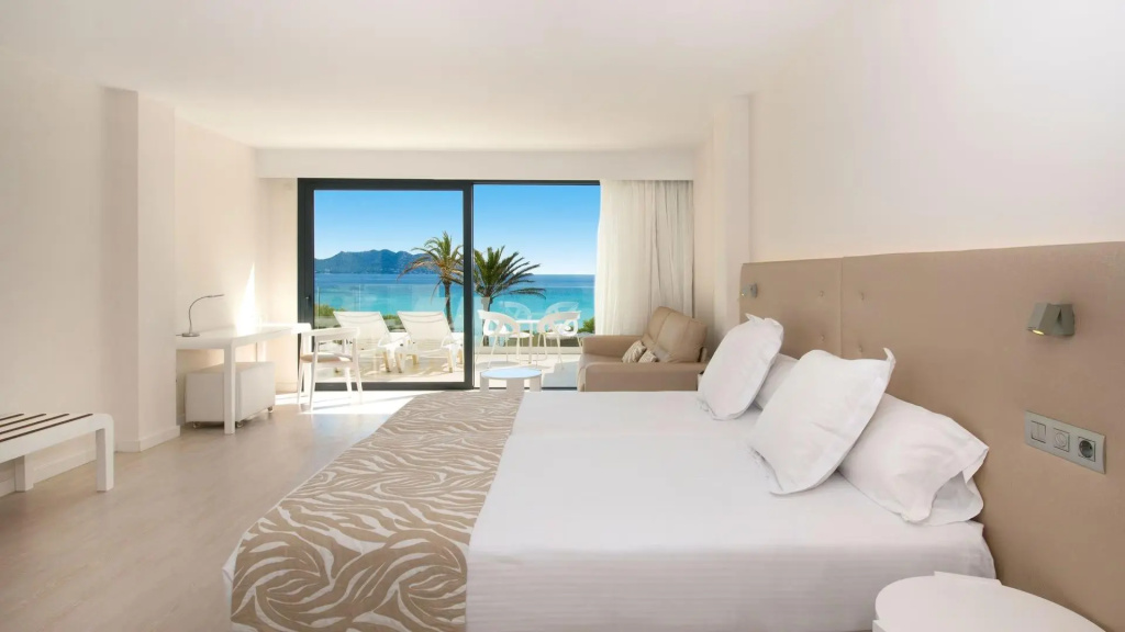 Double Junior Suite with sea view (full double bed)