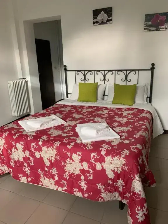 Double room (full double bed)