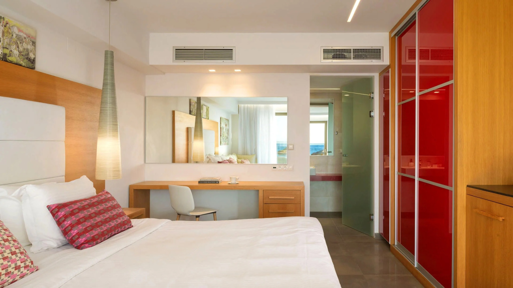 Diamond Double Suite beachfront (full double bed)