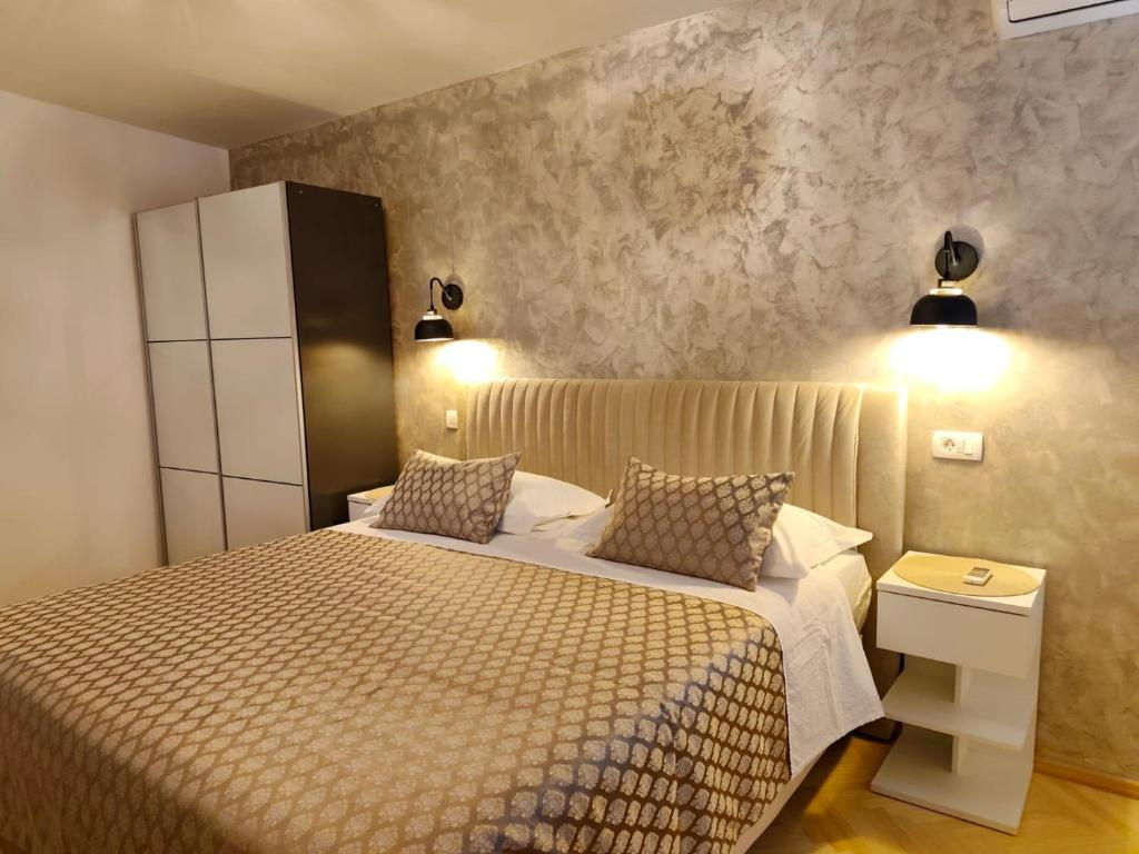 2 Bedrooms Deluxe Apartment