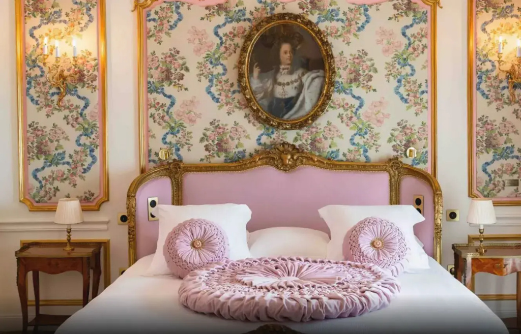 Pompadour Double Junior Suite (full double bed)