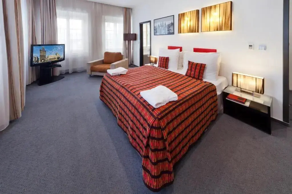 Double Suite (full double bed)
