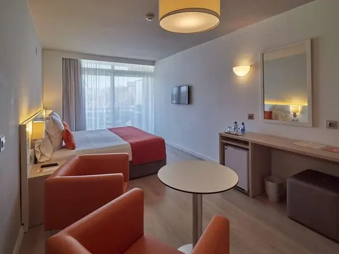 Double room with balcony (twin beds)