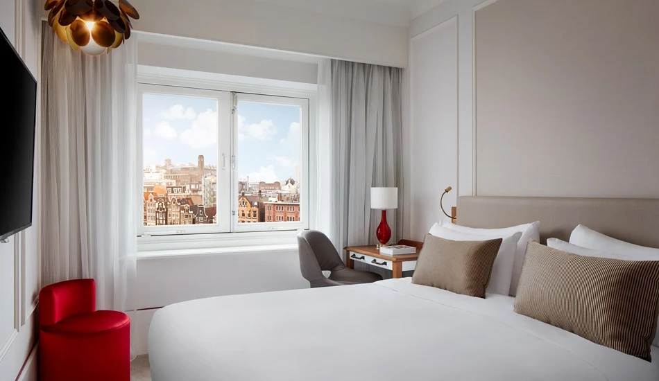 Small Superior Double room with canal view (full double bed)