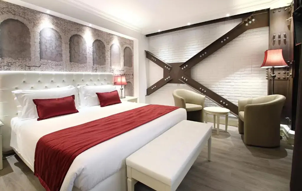 Deluxe Double Junior Suite (full double bed)