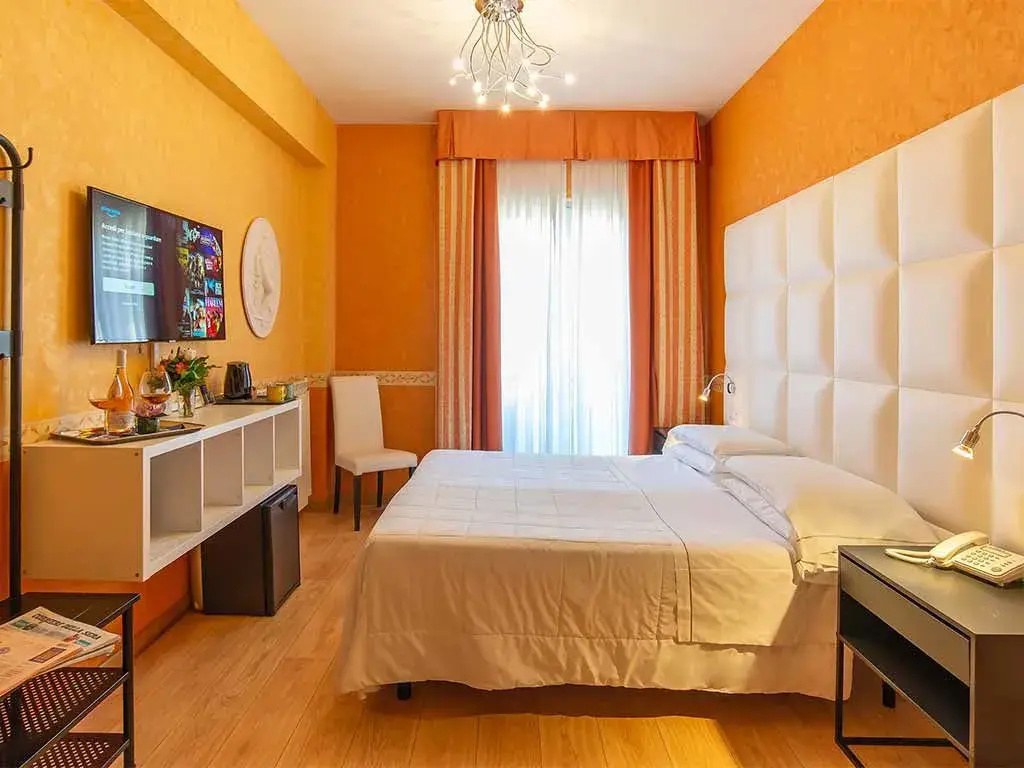 Double room (full double bed)