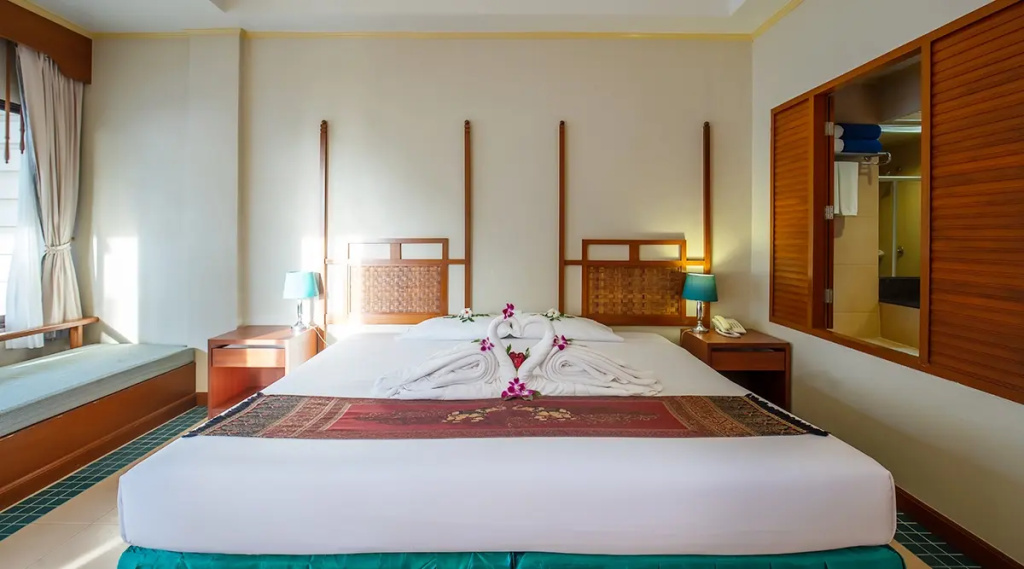 Deluxe Double room (full double bed)